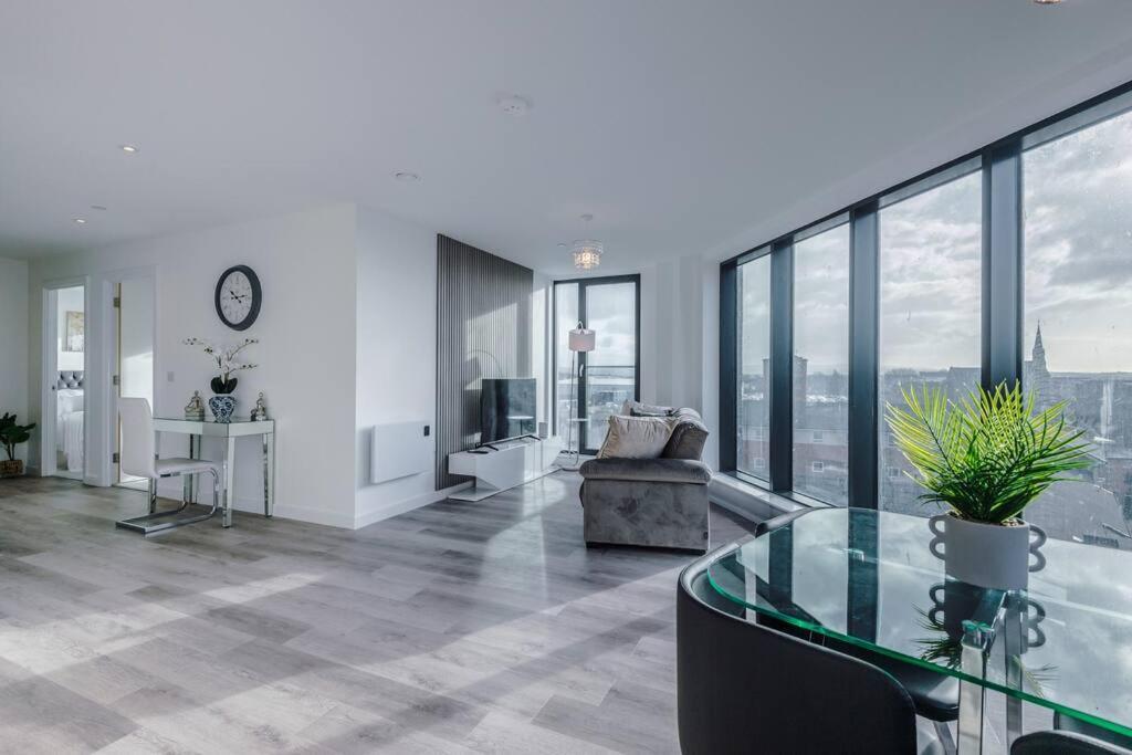Stunning 2-Bed Premium Apartment - Free Wi-Fi Престон Экстерьер фото